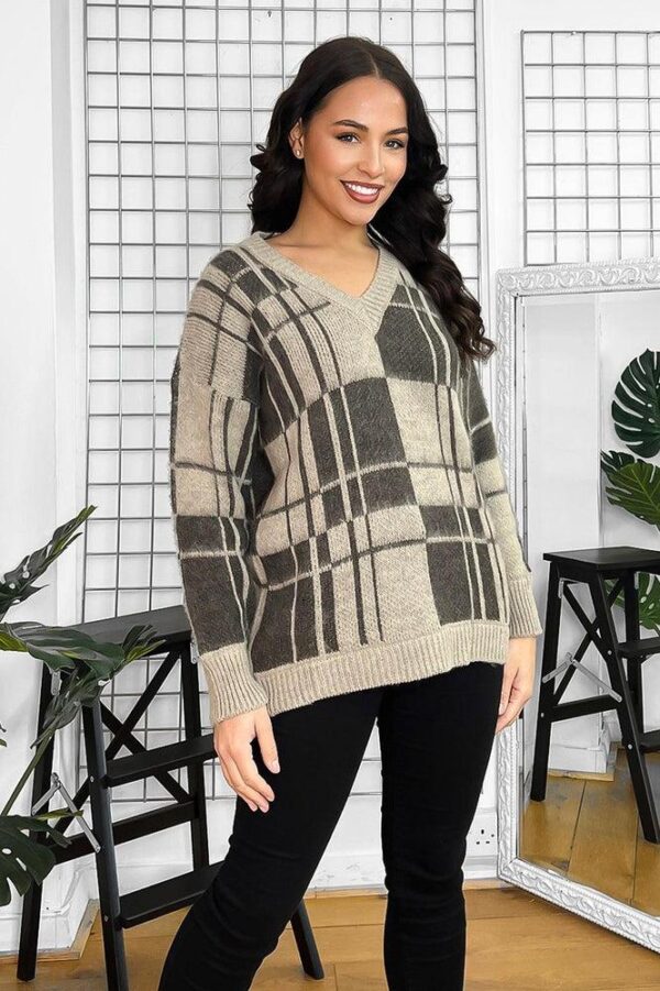 Window Plane Check Knitted V-Neck Pullover - Image 10